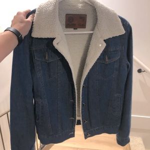 Denim jacket/Sherpa collar